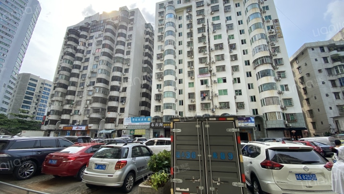 国际贸易商务大厦外景图