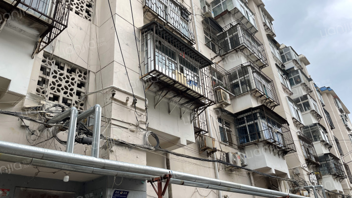 土山前街32号院外景图