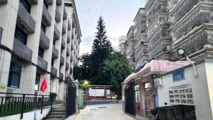 市一医院宿舍外景图