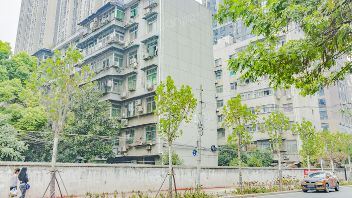 武科大宿舍外景图