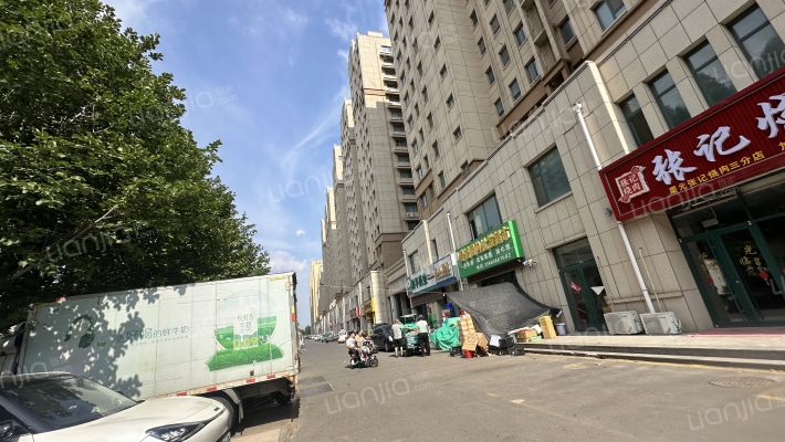 东顺万和城外景图