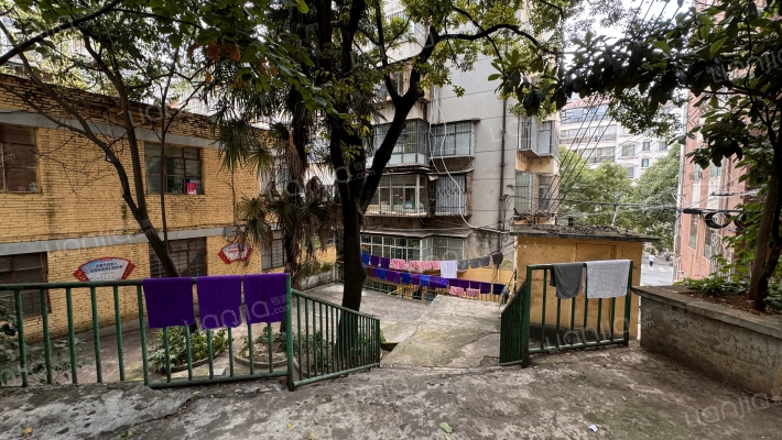 五华区教育委员会宿舍外景图