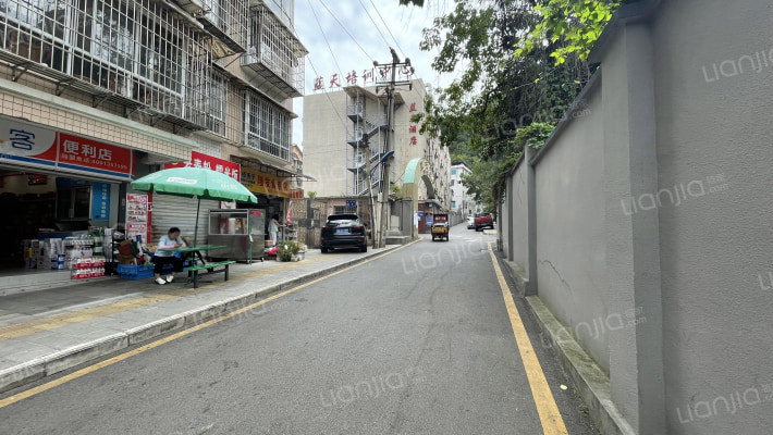 林业局宿舍外景图