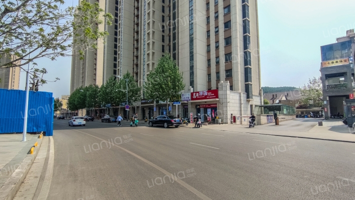 中南财源门外景图