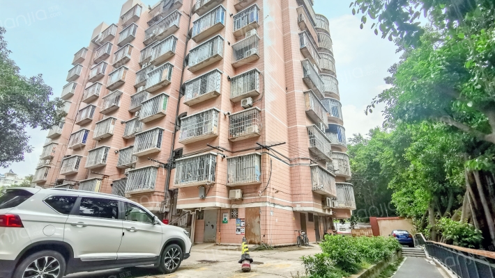 法院宿舍外景图