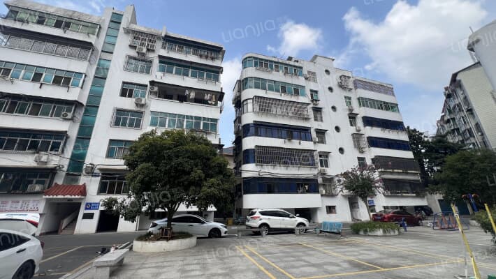 教委宿舍楼外景图