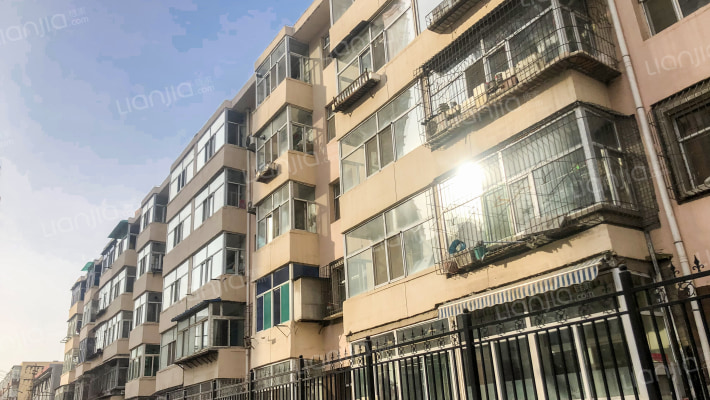 太原液压件厂宿舍外景图