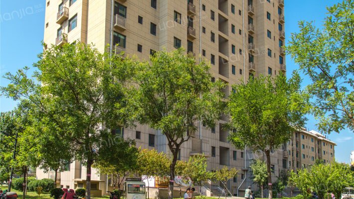 中房青年城外景图