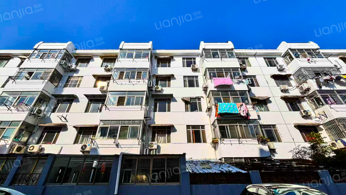 法院宿舍外景图