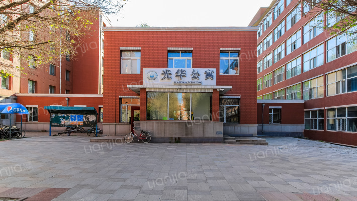 东北师范大学宿舍外景图