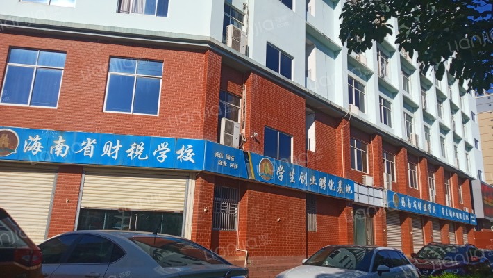 海南省财税学校宿舍外景图