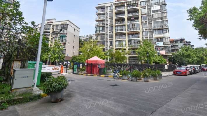 江畔御苑外景图