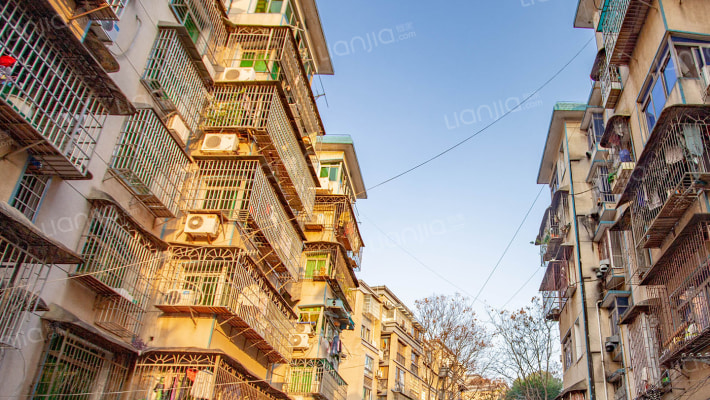 麓山宿舍外景图