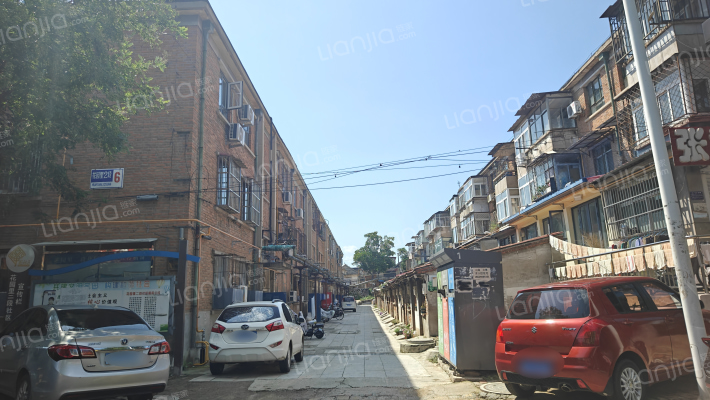 花园里二段外景图