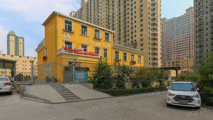 晋陽紫城外景图