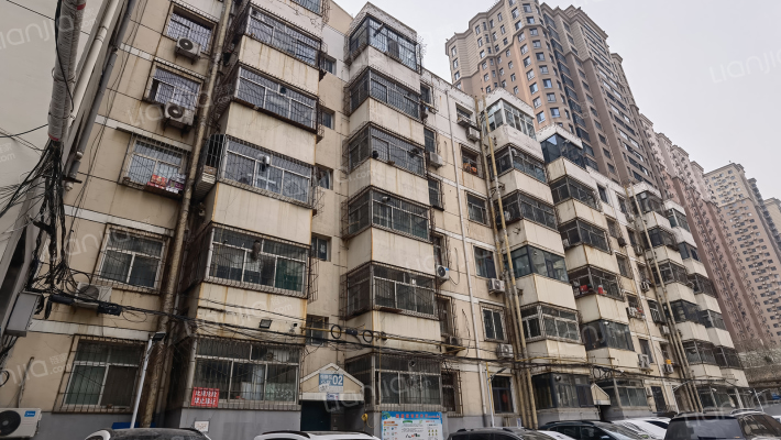 怡静苑小区外景图