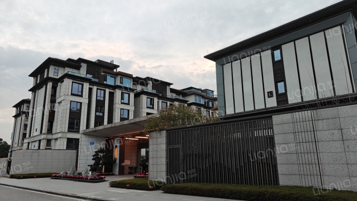 保利西堂里院外景图