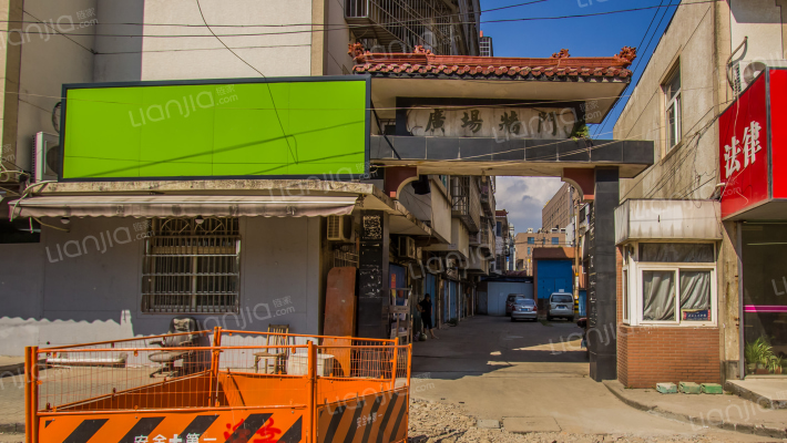广场墙门外景图