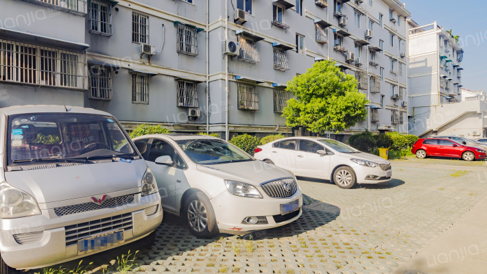 阳光花园外景图