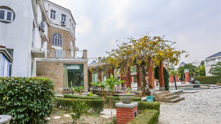 宝镇湖滨别墅外景图