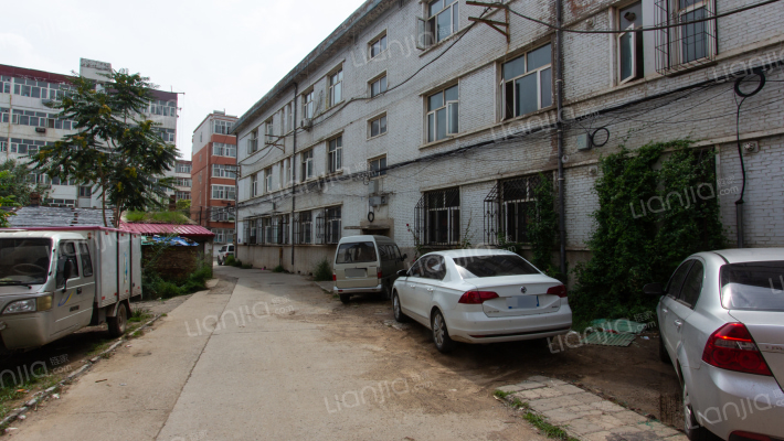 警苑小区外景图