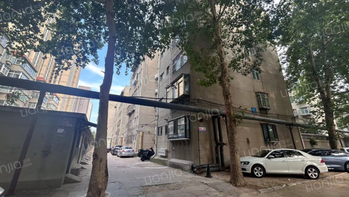 淄博技师学院教工生活区外景图