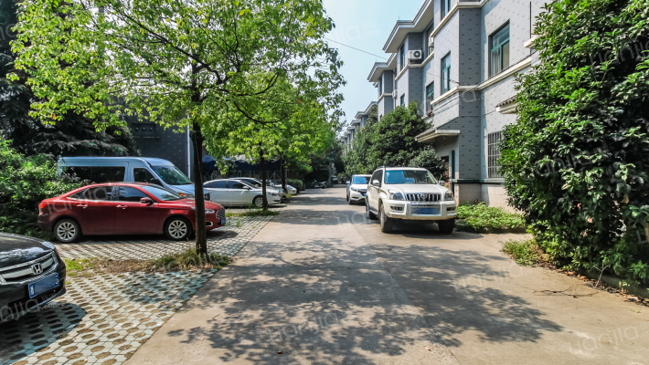 阳光花园外景图