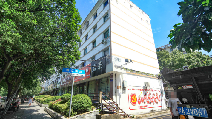 湾里城交路外景图