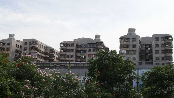 富民时装城外景图