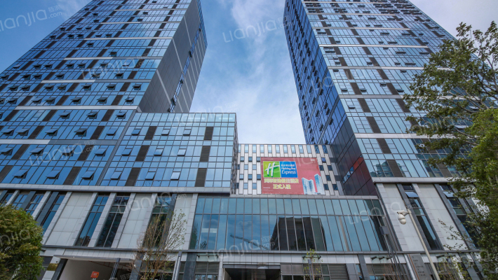 方大中心外景图