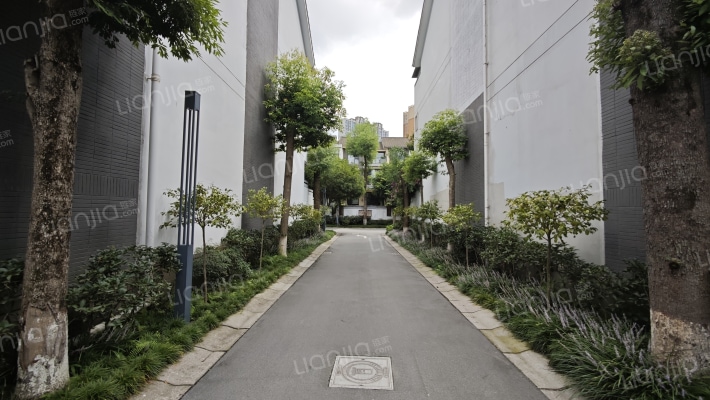 三利宅院白云渡外景图