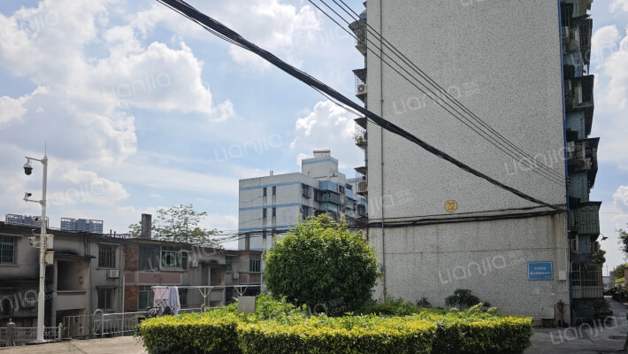 庆槎路183号大院外景图