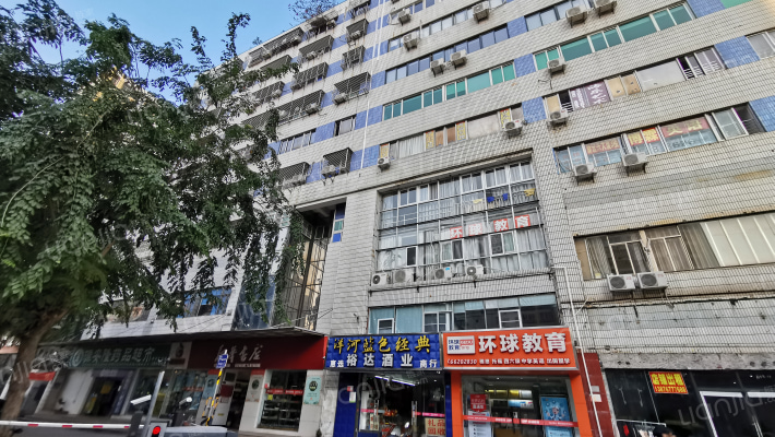 新华书店综合楼宿舍外景图