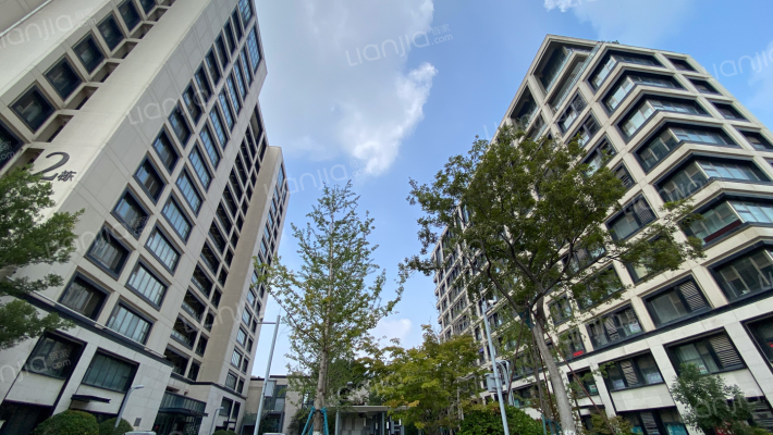 领秀e中心外景图