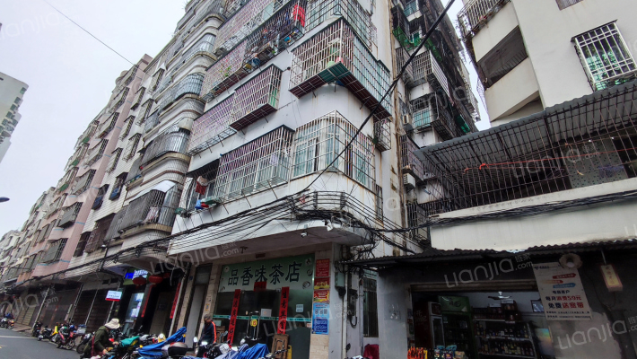 青年河住宅楼外景图