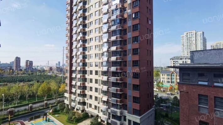 高速蜀西湖畔外景图