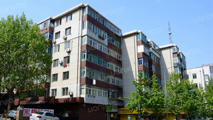 莲花山路外景图