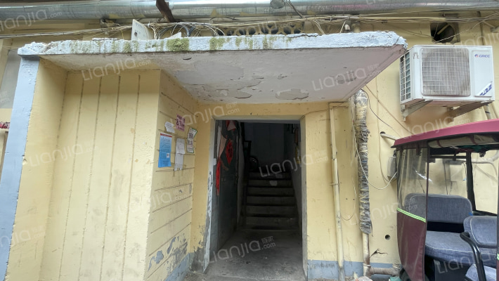 仁达房地产开发公司住宅楼外景图