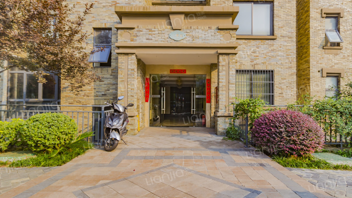 紫气钟山外景图