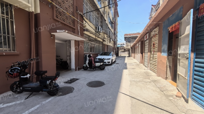 原种场宿舍楼外景图