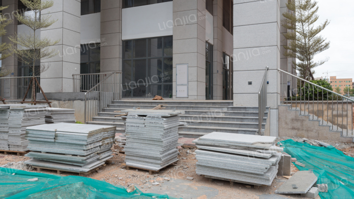 龙郡青年城外景图