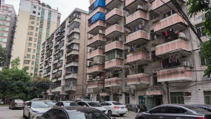 万宝宿舍外景图