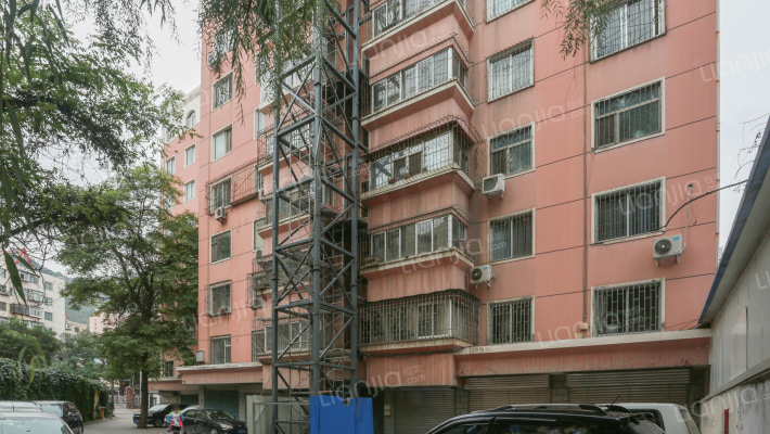 友信置业房地产家属院外景图