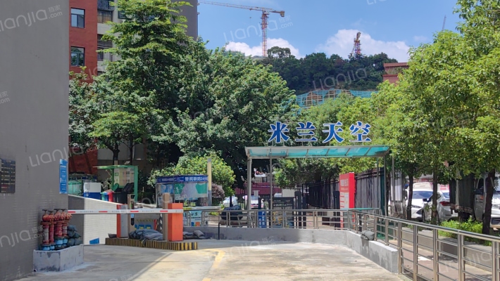 米兰天空外景图