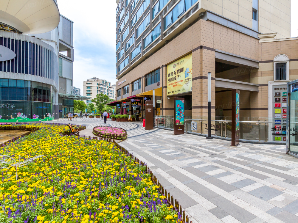 绿宝广场步行街图片_绿宝广场步行街实景图(苏州链家新房)