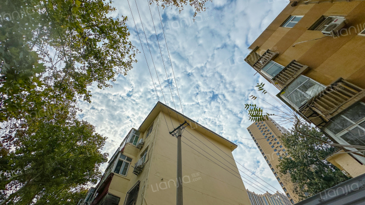 百货公司住宅楼外景图