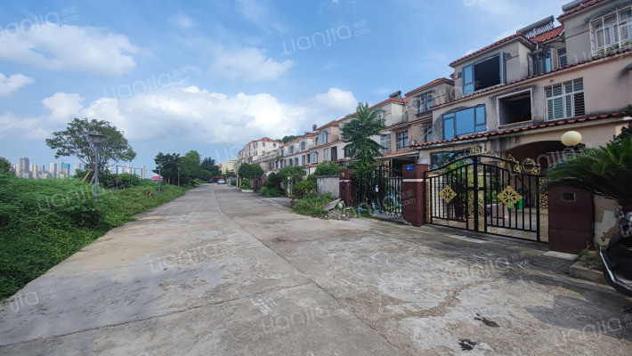 湖畔山庄外景图