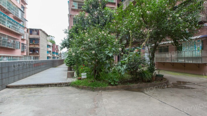 万商人家外景图