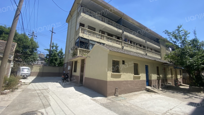 怡华住宅楼外景图