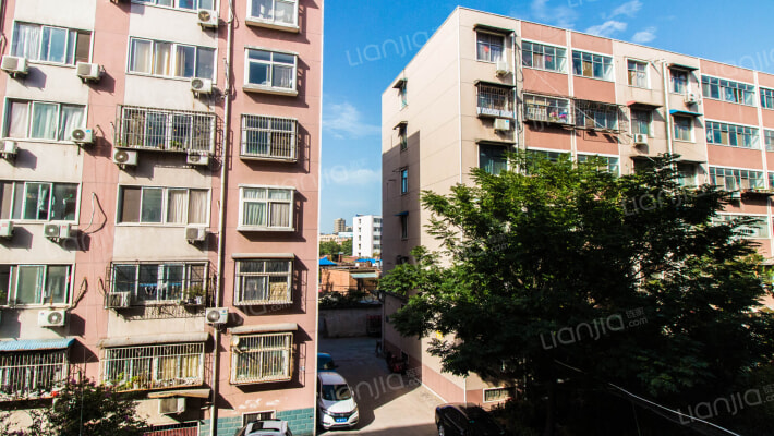 西河家属院外景图